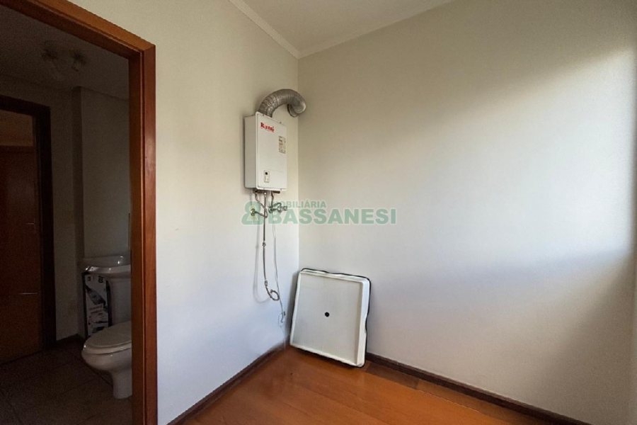 Apartamento com 140m², 3 dormitórios, 2 vagas, no bairro São Leopoldo em Caxias do Sul para Alugar