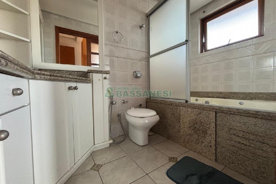 Apartamento com 140m², 3 dormitórios, 2 vagas, no bairro São Leopoldo em Caxias do Sul para Alugar