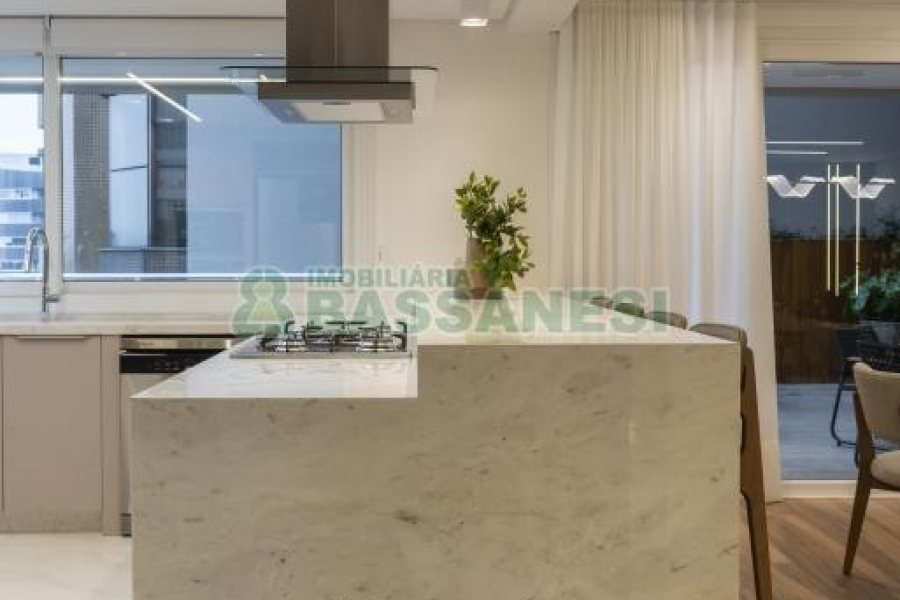 Apartamento com 212m², 3 dormitórios, 2 vagas, no bairro Madureira em Caxias do Sul para Comprar