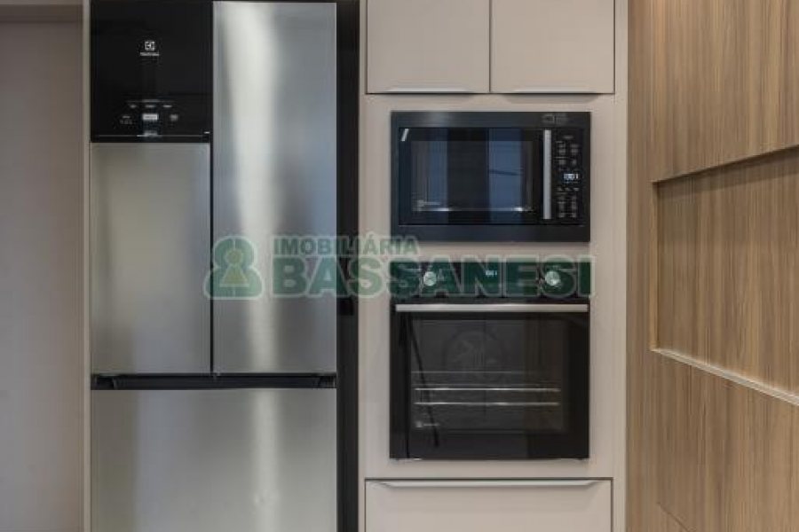 Apartamento com 212m², 3 dormitórios, 2 vagas, no bairro Madureira em Caxias do Sul para Comprar