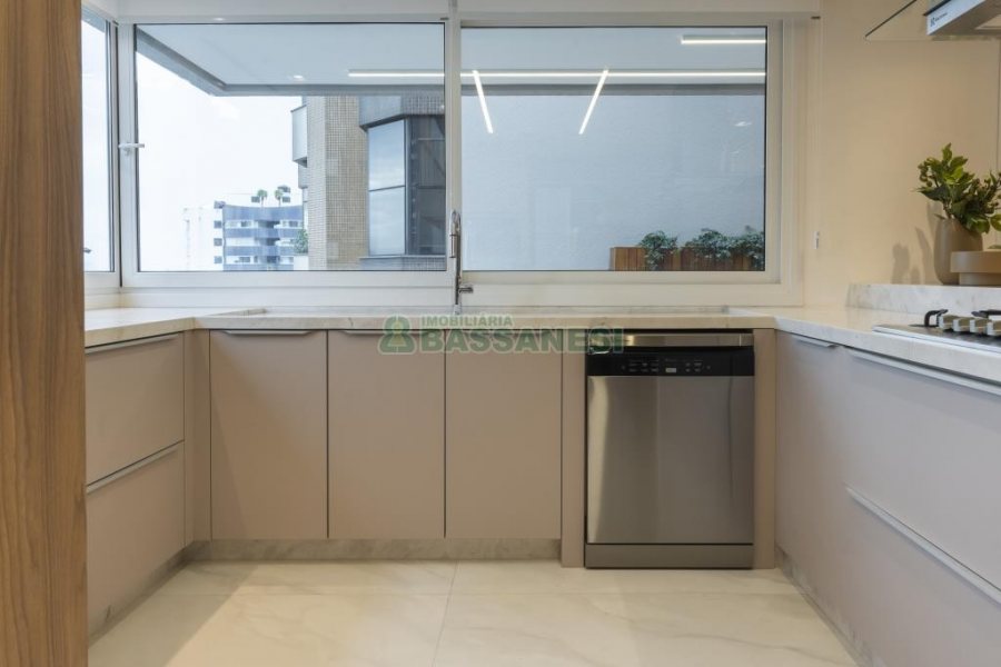 Apartamento com 212m², 3 dormitórios, 2 vagas, no bairro Madureira em Caxias do Sul para Comprar