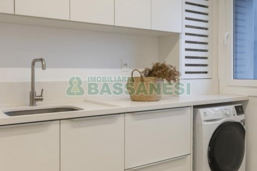 Apartamento com 212m², 3 dormitórios, 2 vagas, no bairro Madureira em Caxias do Sul para Comprar