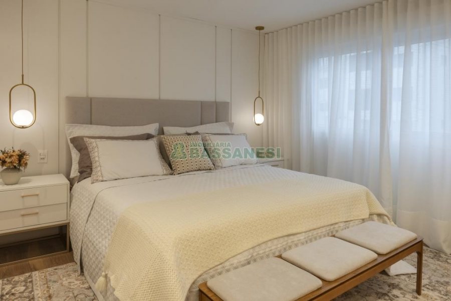 Apartamento com 212m², 3 dormitórios, 2 vagas, no bairro Madureira em Caxias do Sul para Comprar