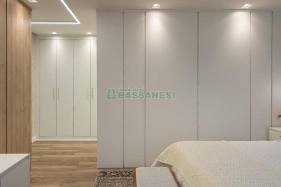 Apartamento com 212m², 3 dormitórios, 2 vagas, no bairro Madureira em Caxias do Sul para Comprar