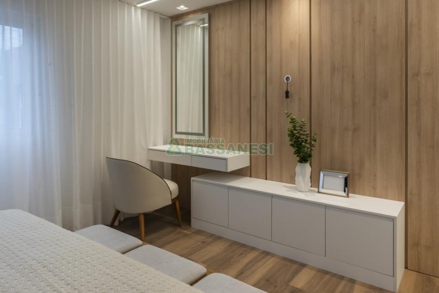 Apartamento com 212m², 3 dormitórios, 2 vagas, no bairro Madureira em Caxias do Sul para Comprar