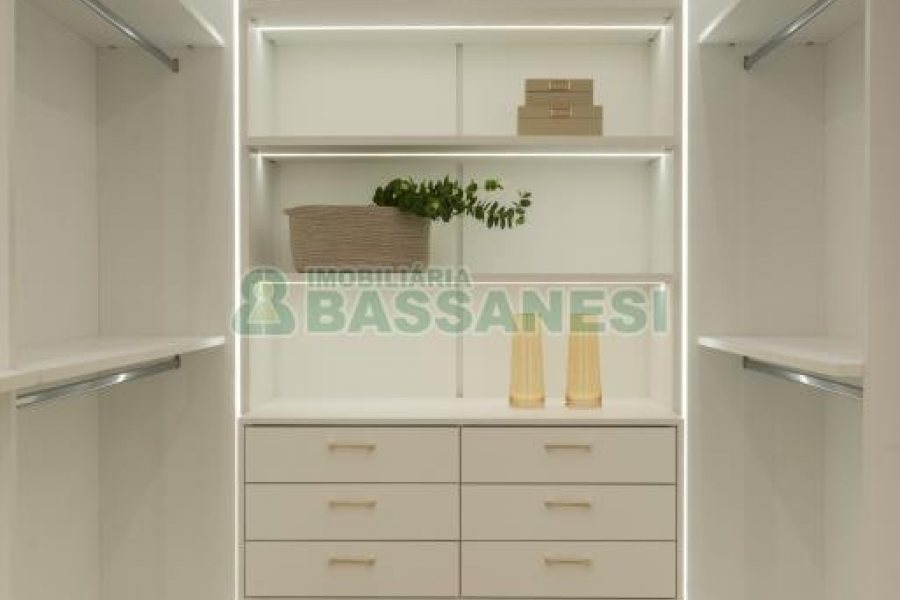 Apartamento com 212m², 3 dormitórios, 2 vagas, no bairro Madureira em Caxias do Sul para Comprar