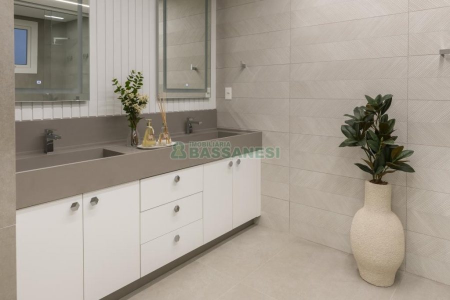 Apartamento com 212m², 3 dormitórios, 2 vagas, no bairro Madureira em Caxias do Sul para Comprar