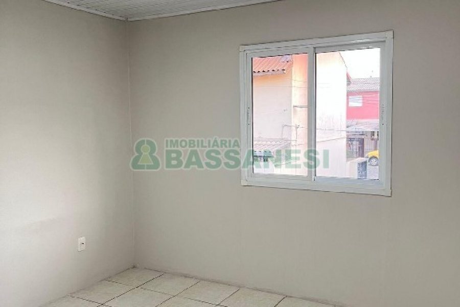 Sobrado com 70m², 2 dormitórios, 1 vaga, no bairro São Giácomo em Caxias do Sul para Alugar