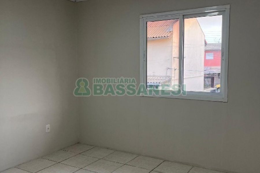 Sobrado com 70m², 2 dormitórios, 1 vaga, no bairro São Giácomo em Caxias do Sul para Alugar