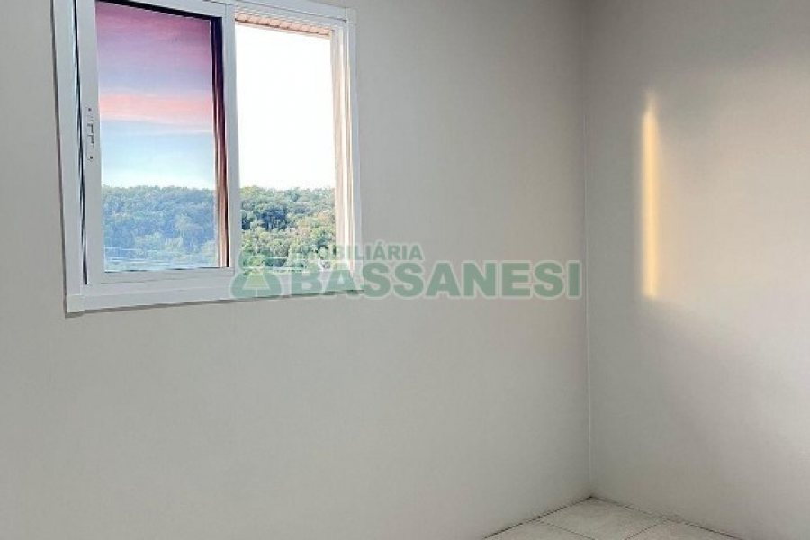 Sobrado com 70m², 2 dormitórios, 1 vaga, no bairro São Giácomo em Caxias do Sul para Alugar