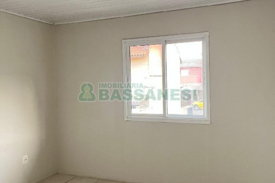 Sobrado com 70m², 2 dormitórios, 1 vaga, no bairro São Giácomo em Caxias do Sul para Alugar