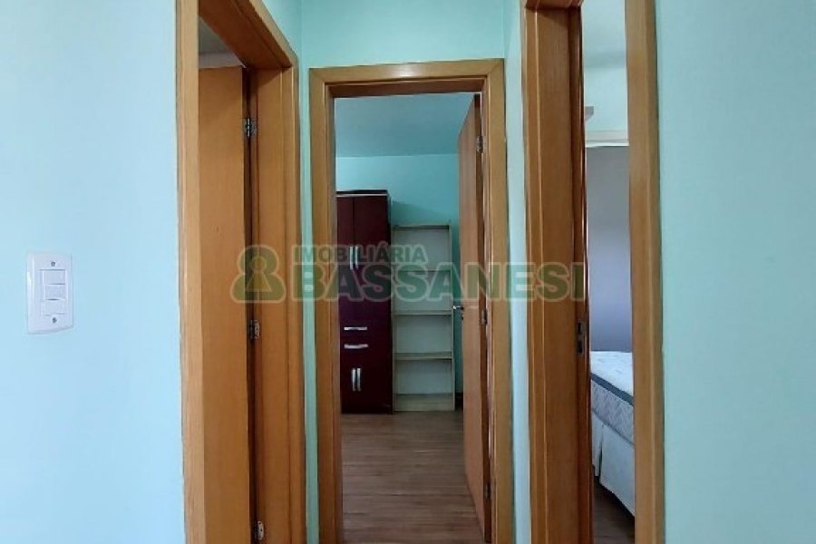 Apto Mobiliado com 54m², 2 dormitórios, 1 vaga, no bairro Vinhedos em Caxias do Sul para Alugar