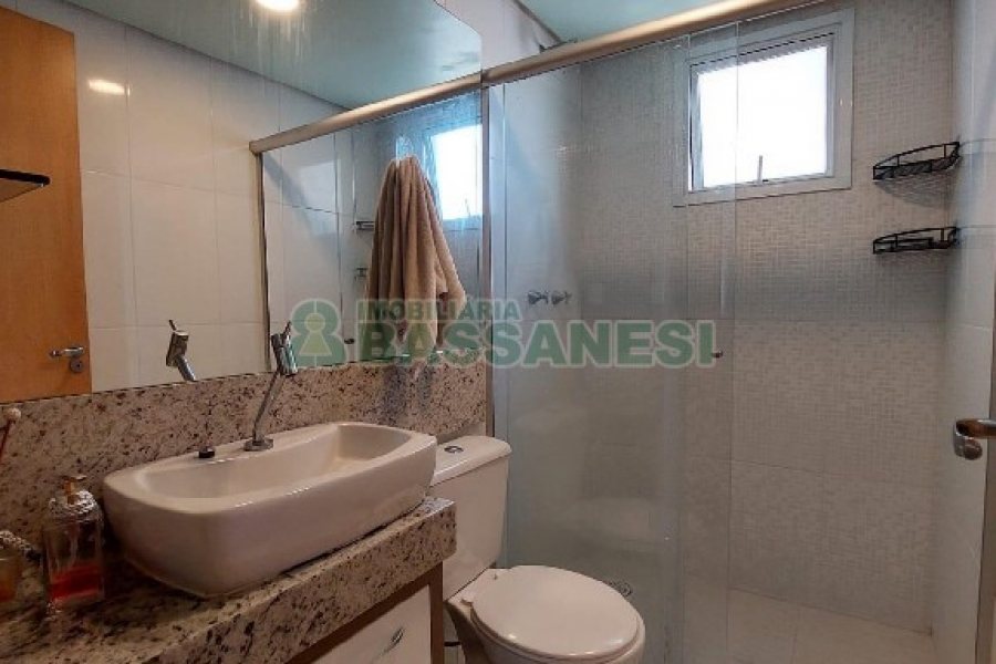 Apto Mobiliado com 54m², 2 dormitórios, 1 vaga, no bairro Vinhedos em Caxias do Sul para Alugar