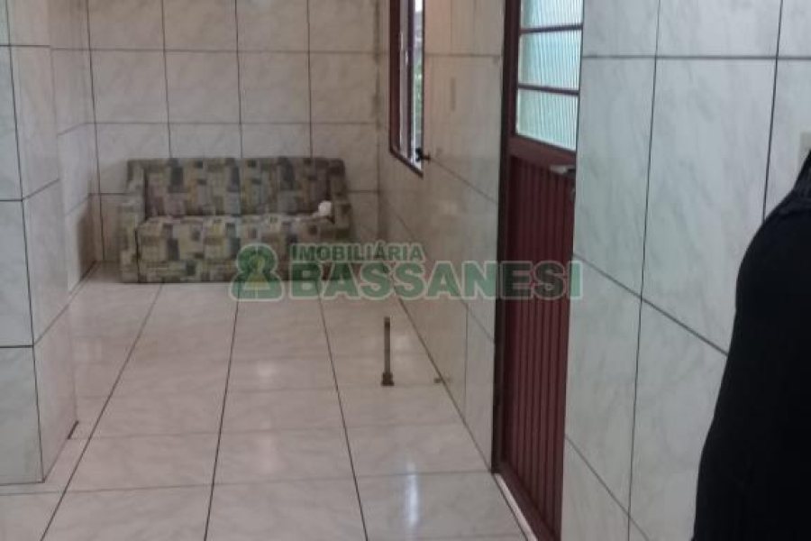 Casa com 250m², 7 dormitórios, 2 vagas, no bairro Serrano em Caxias do Sul para Comprar