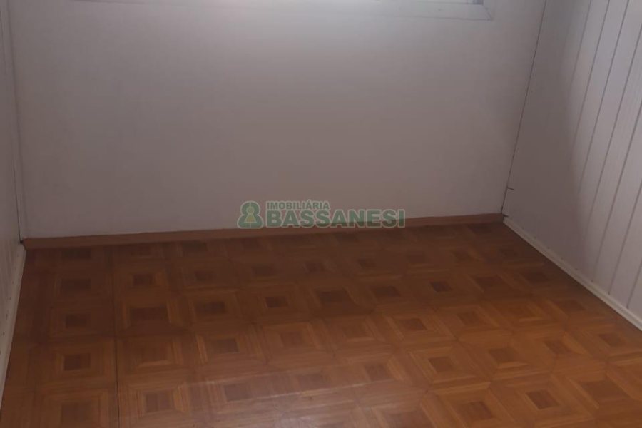 Casa com 250m², 7 dormitórios, 2 vagas, no bairro Serrano em Caxias do Sul para Comprar