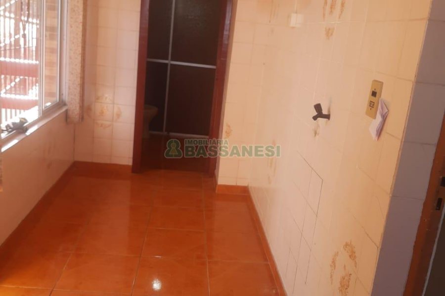 Casa com 250m², 7 dormitórios, 2 vagas, no bairro Serrano em Caxias do Sul para Comprar