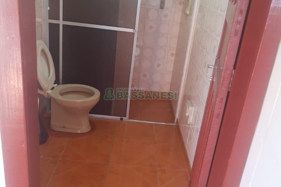 Casa com 250m², 7 dormitórios, 2 vagas, no bairro Serrano em Caxias do Sul para Comprar