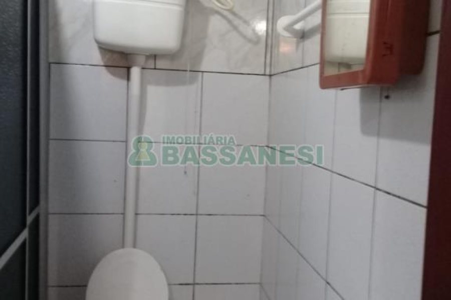 Casa com 250m², 7 dormitórios, 2 vagas, no bairro Serrano em Caxias do Sul para Comprar