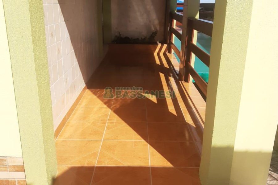 Casa com 250m², 7 dormitórios, 2 vagas, no bairro Serrano em Caxias do Sul para Comprar