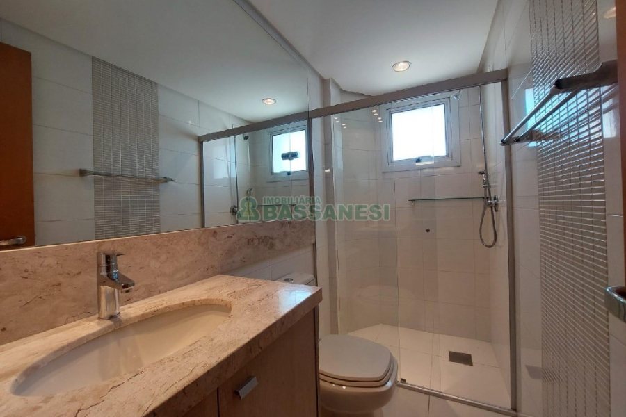 Apartamento com 92m², 2 dormitórios, 2 vagas, no bairro Lourdes em Caxias do Sul para Alugar