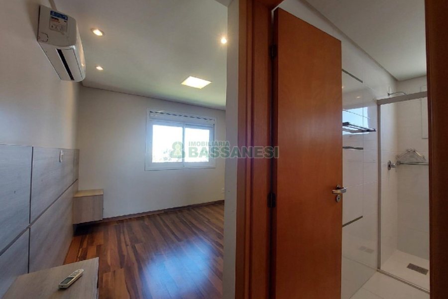 Apartamento com 92m², 2 dormitórios, 2 vagas, no bairro Lourdes em Caxias do Sul para Alugar