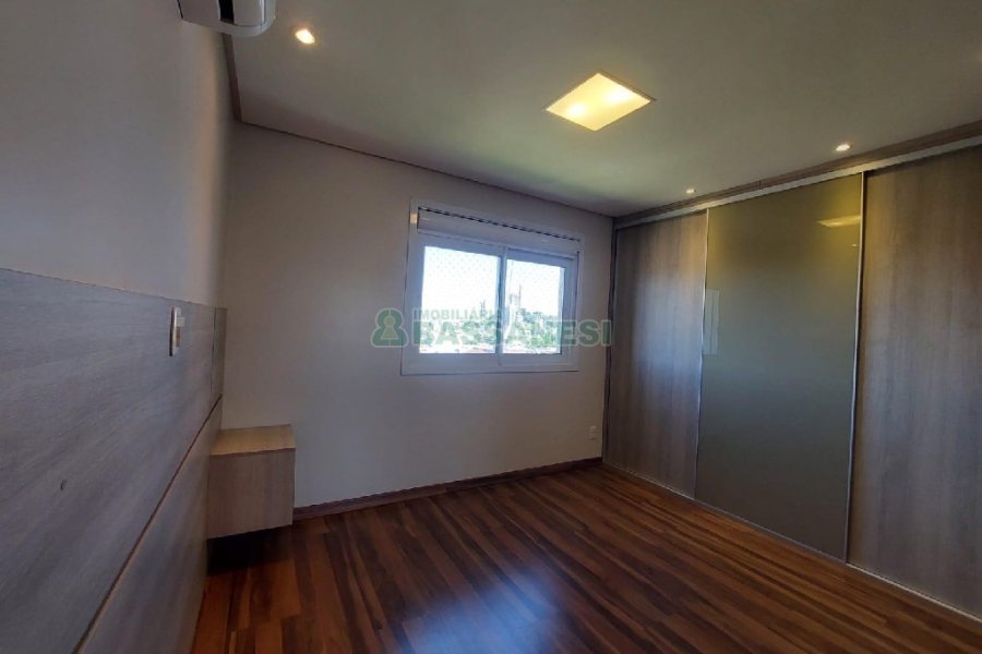 Apartamento com 92m², 2 dormitórios, 2 vagas, no bairro Lourdes em Caxias do Sul para Alugar