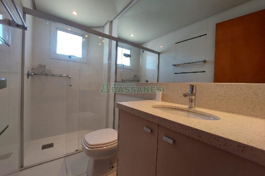 Apartamento com 92m², 2 dormitórios, 2 vagas, no bairro Lourdes em Caxias do Sul para Alugar