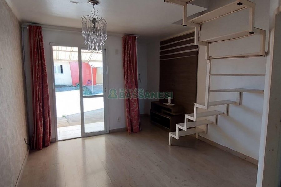 Casa com 82m², 2 dormitórios, 1 vaga, no bairro Desvio Rizzo em Caxias do Sul para Alugar