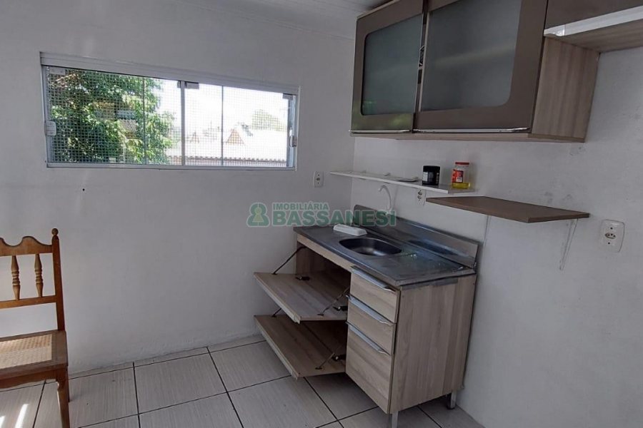 Casa com 82m², 2 dormitórios, 1 vaga, no bairro Desvio Rizzo em Caxias do Sul para Alugar