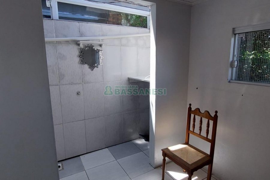 Casa com 82m², 2 dormitórios, 1 vaga, no bairro Desvio Rizzo em Caxias do Sul para Alugar