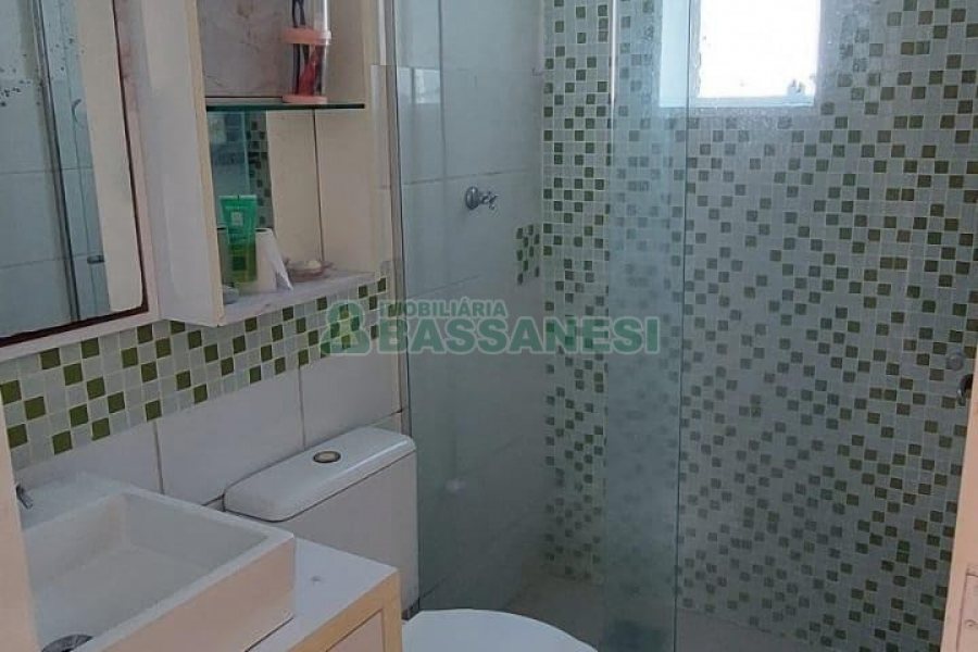 Casa com 82m², 2 dormitórios, 1 vaga, no bairro Desvio Rizzo em Caxias do Sul para Alugar