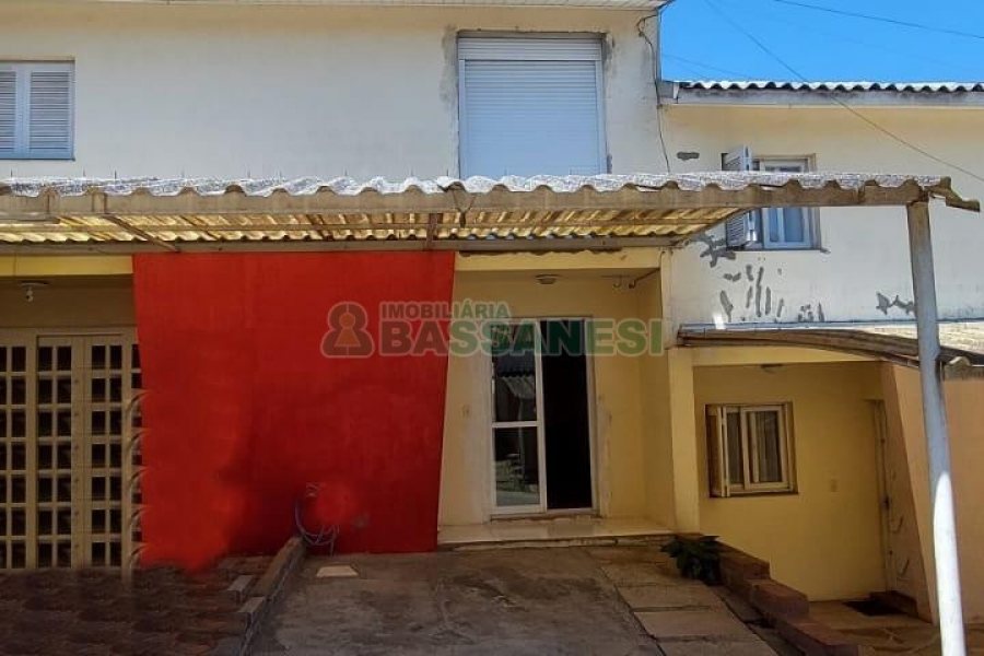 Casa com 82m², 2 dormitórios, 1 vaga, no bairro Desvio Rizzo em Caxias do Sul para Alugar