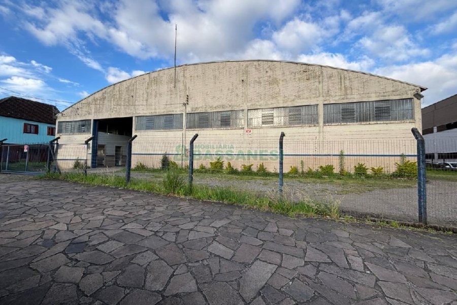 Pavilhão com 1050m², no bairro São Ciro em Caxias do Sul para Alugar