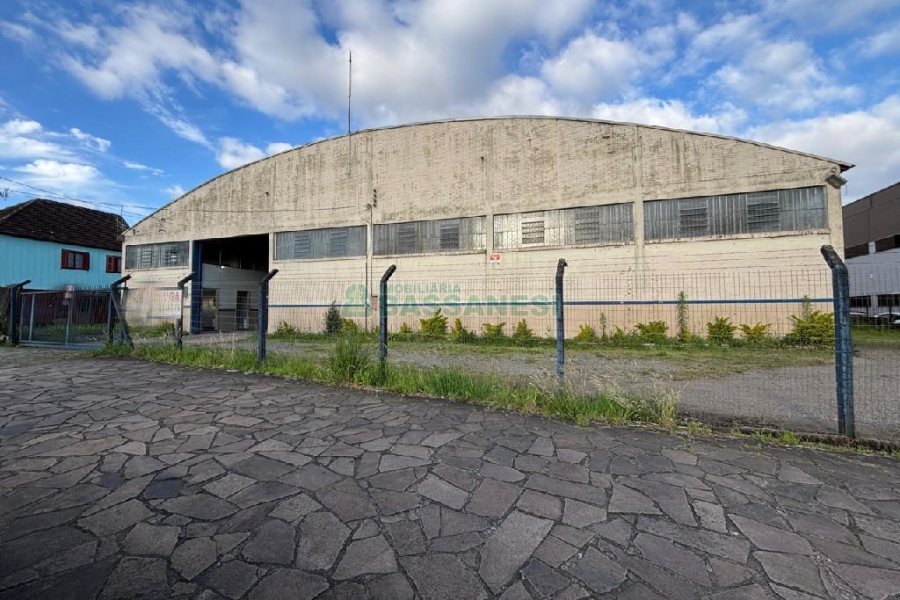 Pavilhão com 1050m², no bairro São Ciro em Caxias do Sul para Alugar