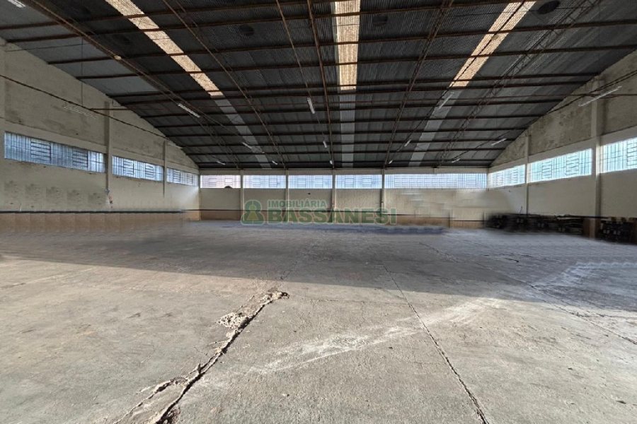 Pavilhão com 1050m², no bairro São Ciro em Caxias do Sul para Alugar