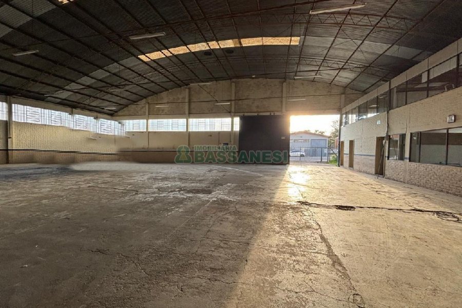 Pavilhão com 1050m², no bairro São Ciro em Caxias do Sul para Alugar