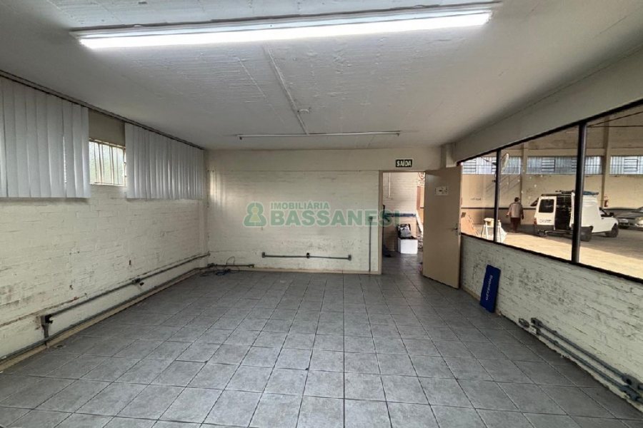 Pavilhão com 1050m², no bairro São Ciro em Caxias do Sul para Alugar