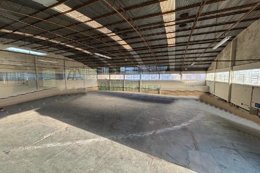 Pavilhão com 1050m², no bairro São Ciro em Caxias do Sul para Alugar