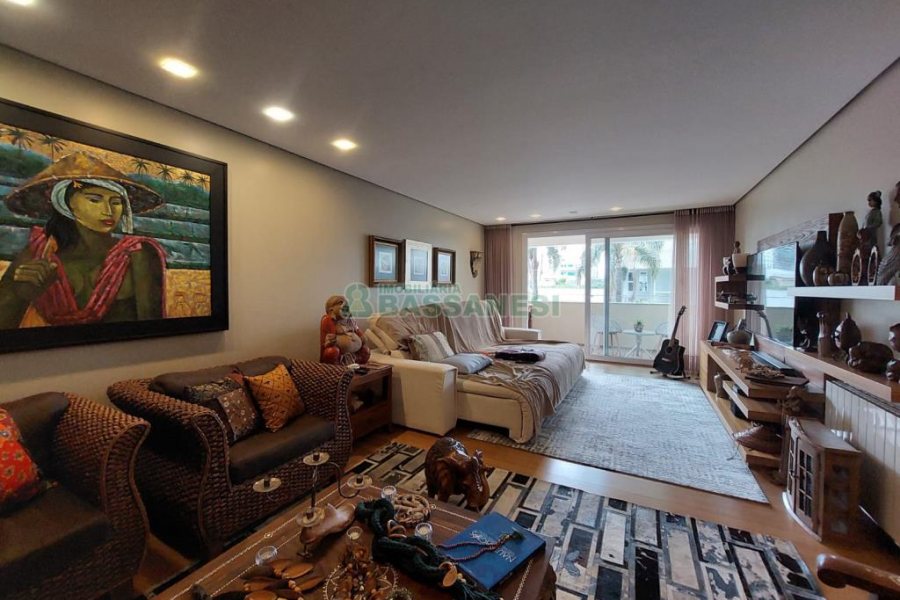 Apartamento com 210m², 3 dormitórios, 3 vagas, no bairro Medianeira em Caxias do Sul para Comprar