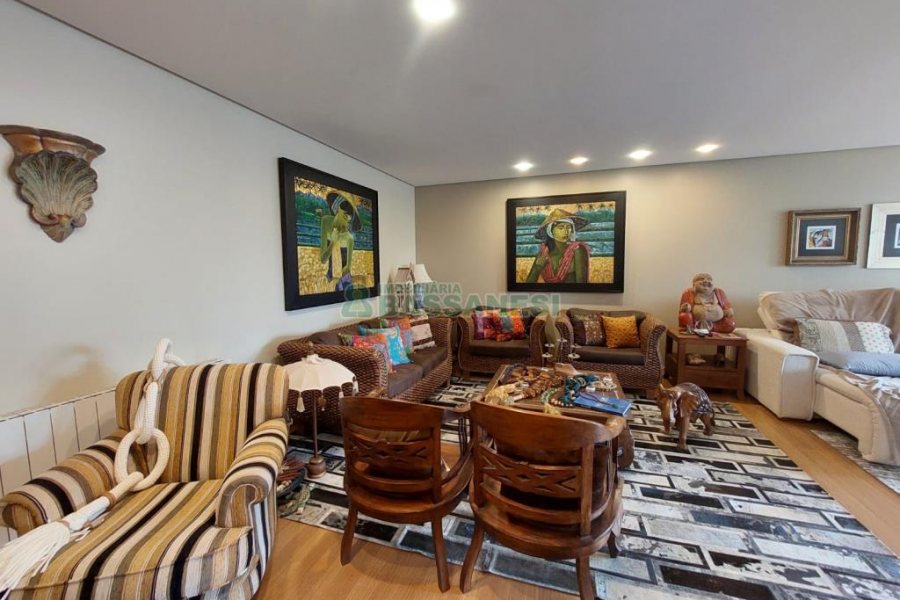 Apartamento com 210m², 3 dormitórios, 3 vagas, no bairro Medianeira em Caxias do Sul para Comprar