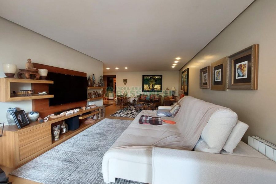 Apartamento com 210m², 3 dormitórios, 3 vagas, no bairro Medianeira em Caxias do Sul para Comprar