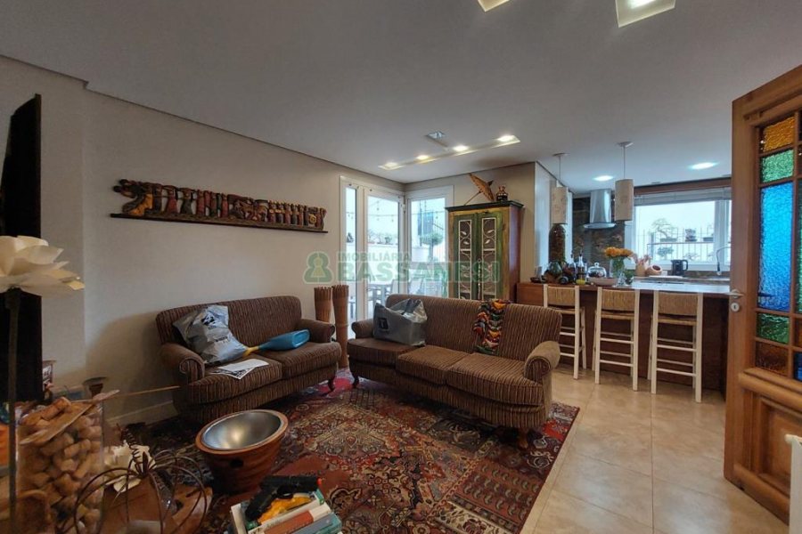 Apartamento com 210m², 3 dormitórios, 3 vagas, no bairro Medianeira em Caxias do Sul para Comprar