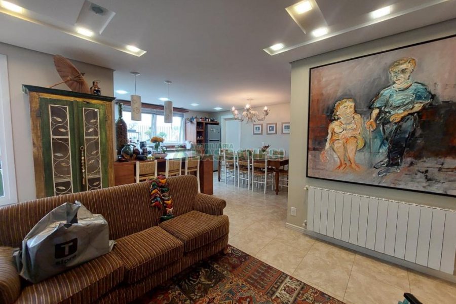 Apartamento com 210m², 3 dormitórios, 3 vagas, no bairro Medianeira em Caxias do Sul para Comprar