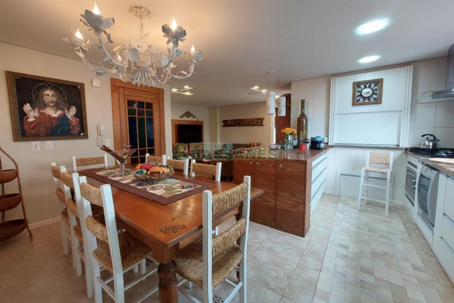 Apartamento com 210m², 3 dormitórios, 3 vagas, no bairro Medianeira em Caxias do Sul para Comprar