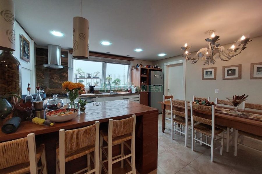 Apartamento com 210m², 3 dormitórios, 3 vagas, no bairro Medianeira em Caxias do Sul para Comprar