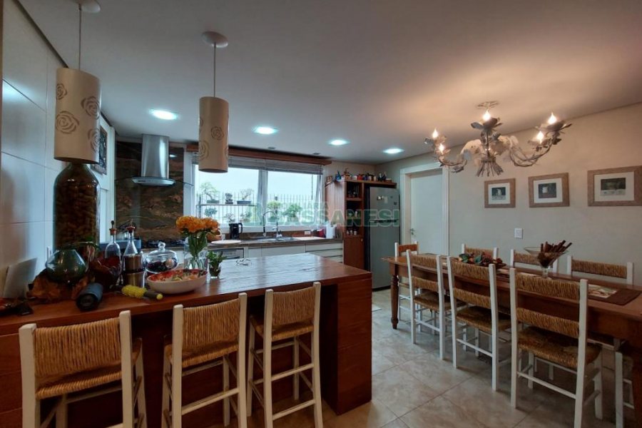 Apartamento com 210m², 3 dormitórios, 3 vagas, no bairro Medianeira em Caxias do Sul para Comprar