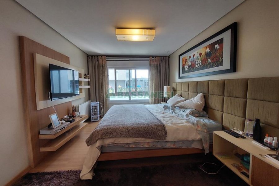 Apartamento com 210m², 3 dormitórios, 3 vagas, no bairro Medianeira em Caxias do Sul para Comprar