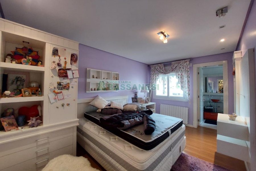 Apartamento com 210m², 3 dormitórios, 3 vagas, no bairro Medianeira em Caxias do Sul para Comprar