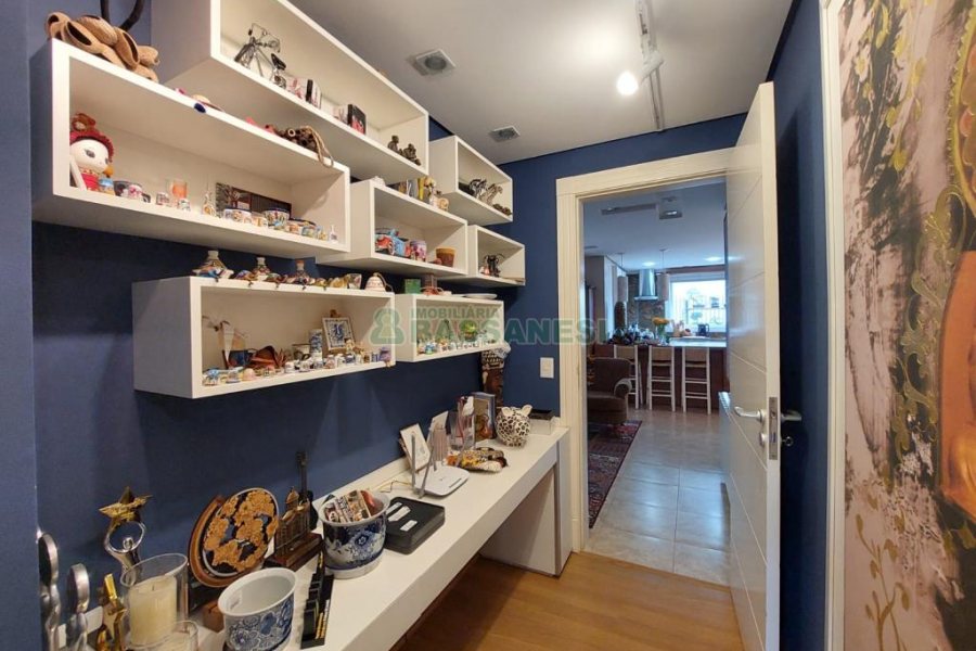 Apartamento com 210m², 3 dormitórios, 3 vagas, no bairro Medianeira em Caxias do Sul para Comprar