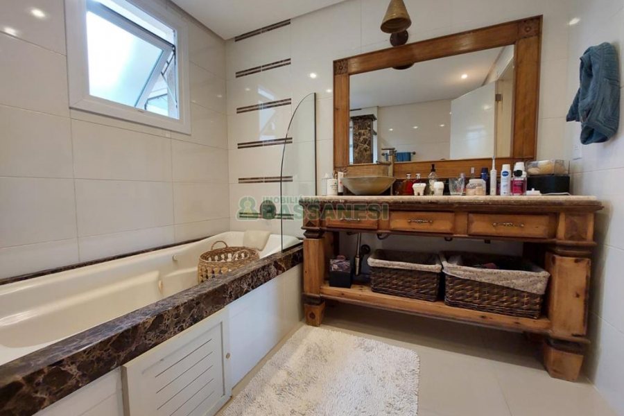 Apartamento com 210m², 3 dormitórios, 3 vagas, no bairro Medianeira em Caxias do Sul para Comprar